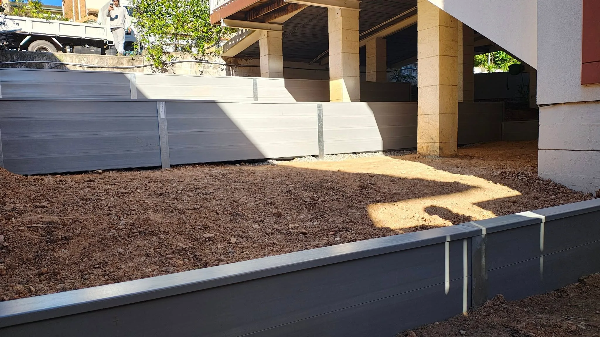 Concrete sleeper retaining wall